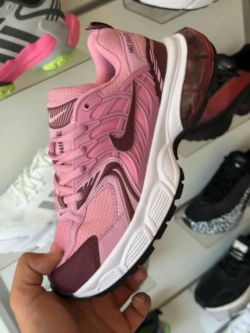 حذاء Nike Skate أصلي لون زهري