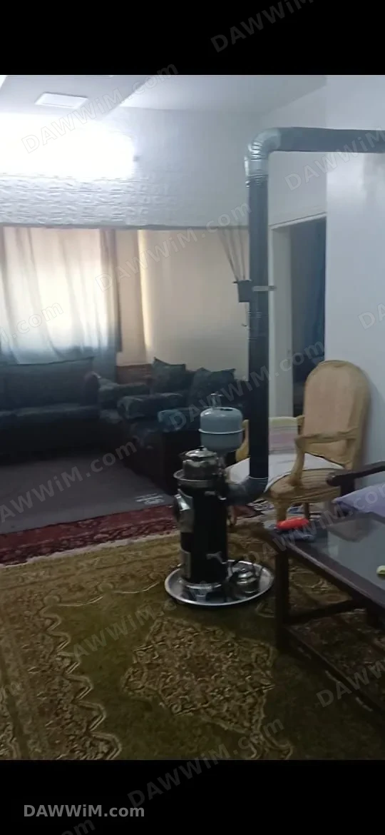 بيت للبيع مع تراس وحديقة صغيرة