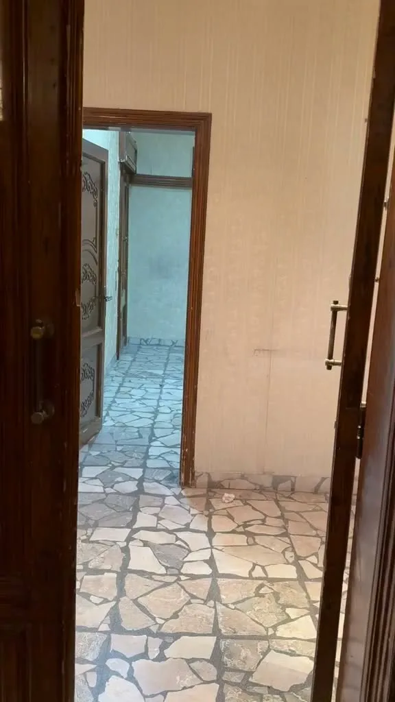 منزل للبيع في حي الفرقان - 6 غرف - طابق أول