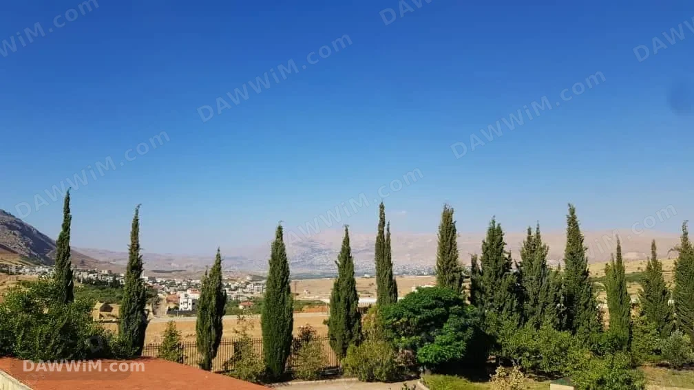 قصر للبيع في الزبداني – مساحته 33 دنم