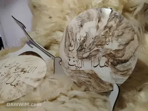 قطعة ديكور من الكونكريت بالترخيم البني