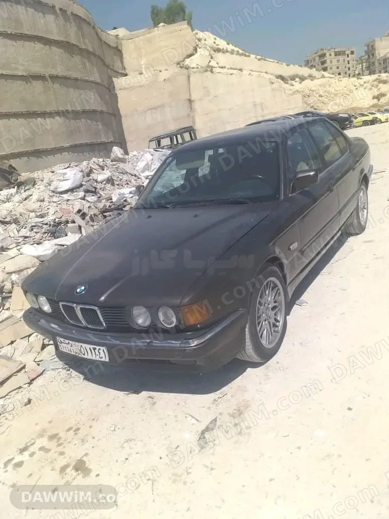 بي ام دبليو 735 موديل 1990