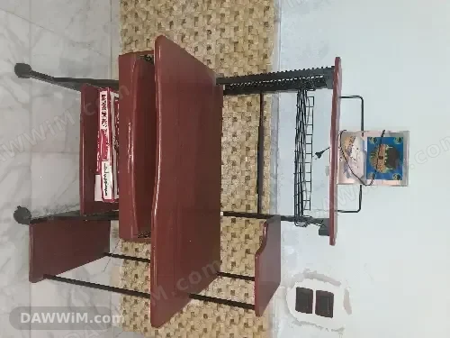 طاولة كمبيوتر ودراسة للبيع