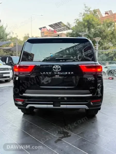 تويوتا لاند كروزر VXR هايبرد 2026 للبيع