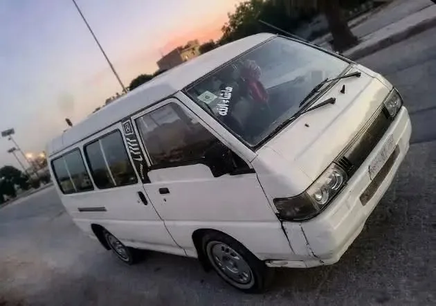 سرفيس ميتسوبيشي L300 موديل 1994 للبيع بحالة ممتازة