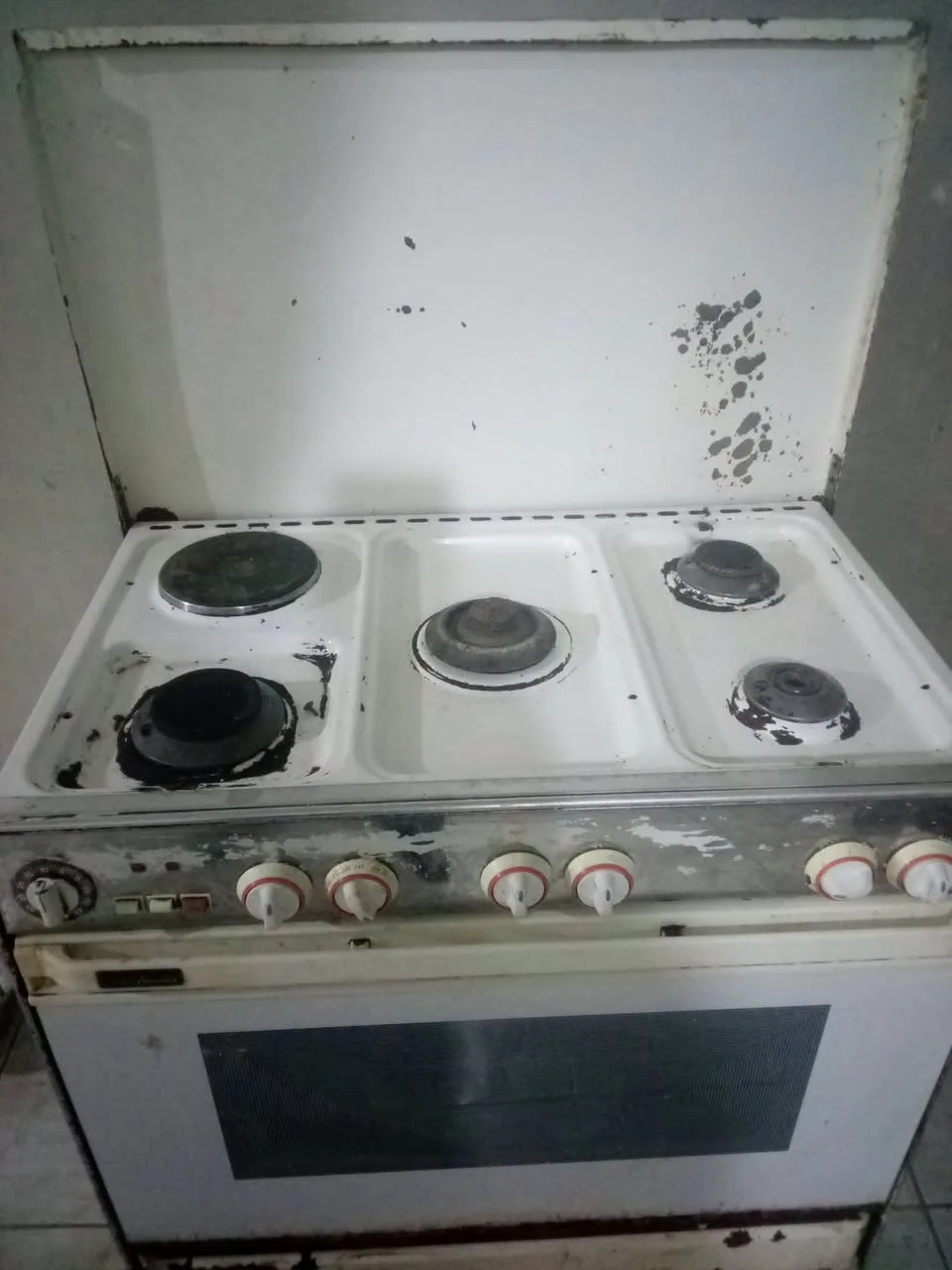 صيانة وتنظيف وتصليح أفران غاز منزلية