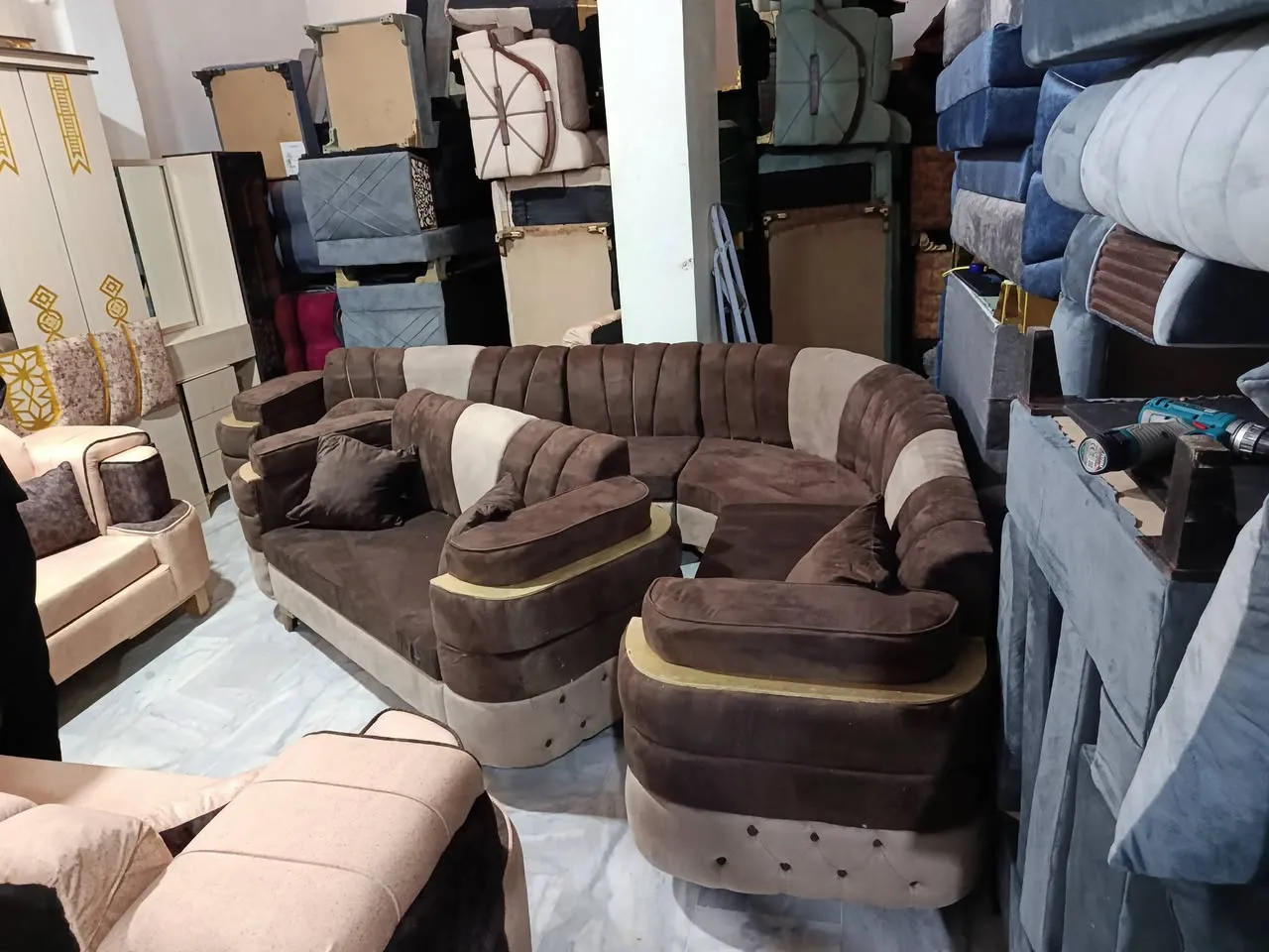 عرض مفروشات وغرف نوم وكنب للبيع في دمشق
