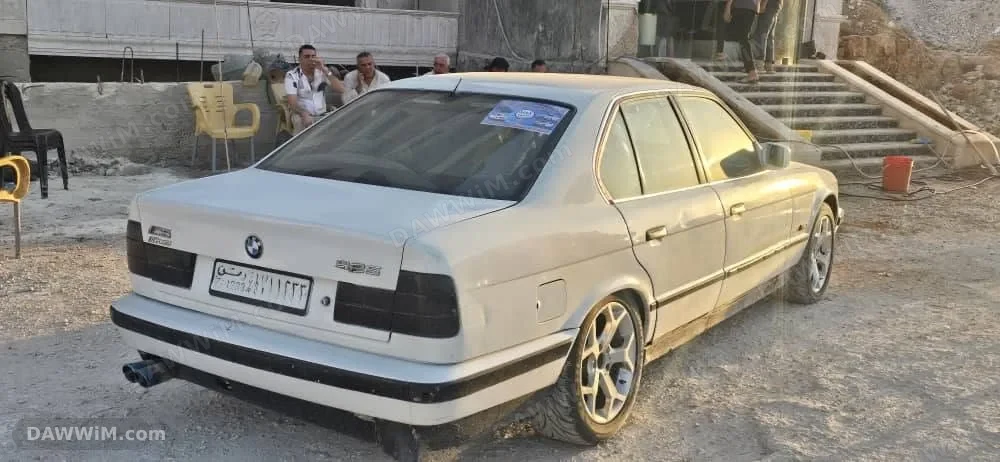 سيارة بي إم دبليو موديل 1990 للبيع