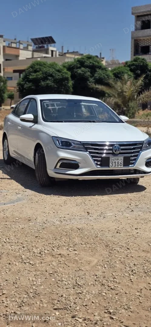 MG سيارة سيدان بيضاء للايجار