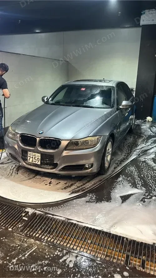 BMW 320i موديل 2011