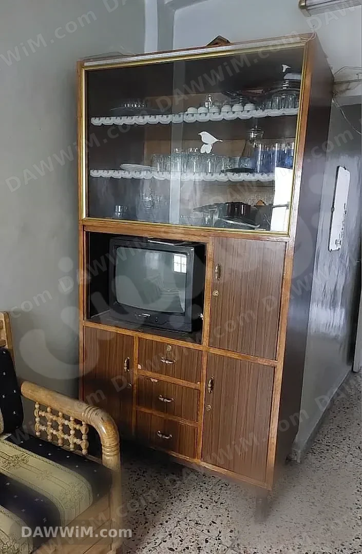 فيترينا خشب تقيل مستعملة للبيع في ركن الدين