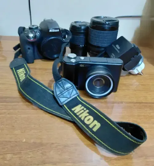 كاميرا Nikon D3300 بحالة ممتازة مع ملحقات