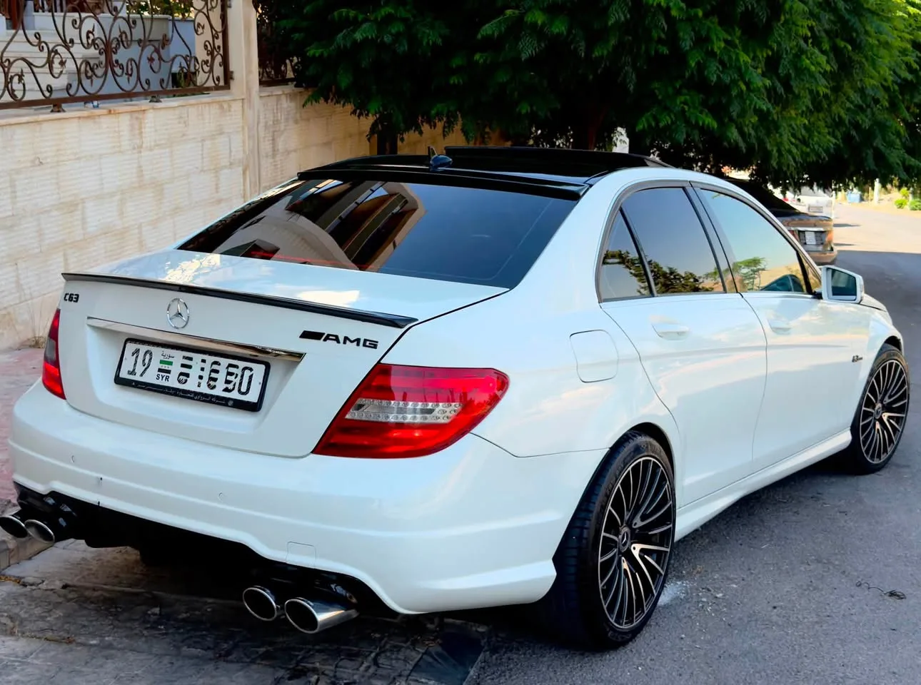 مرسيدس C300 موديل 2012 معدلة بشكل C63