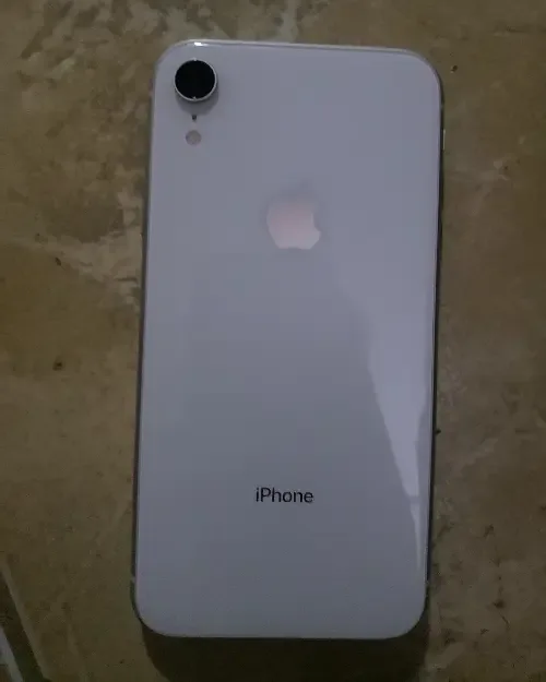 ايفون XR أبيض نظيف جدًا غير مفكوك مع ذاكرة 128 وبدون كرتونة