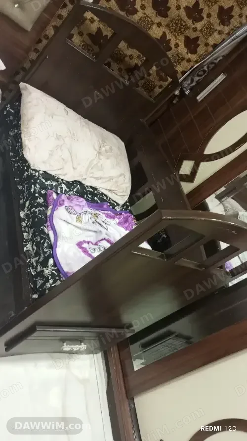 تخت أطفال مستعمل