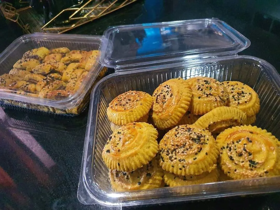 مقروطة وكليجة طازجة يومياً