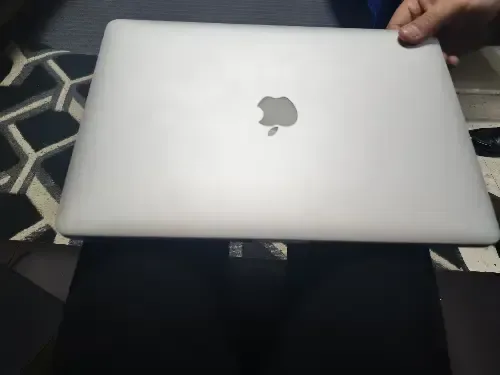لابتوب Apple MacBook Pro Intel Core i7 - 8GB RAM - 256GB HDD - 15 إنش