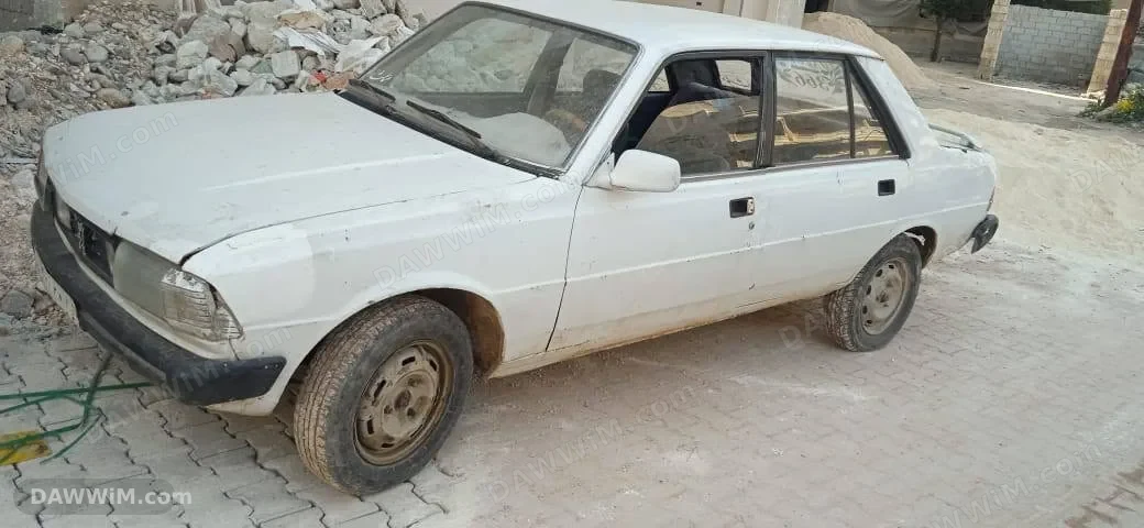 سيارة بيجو 305 للبيع في حلب