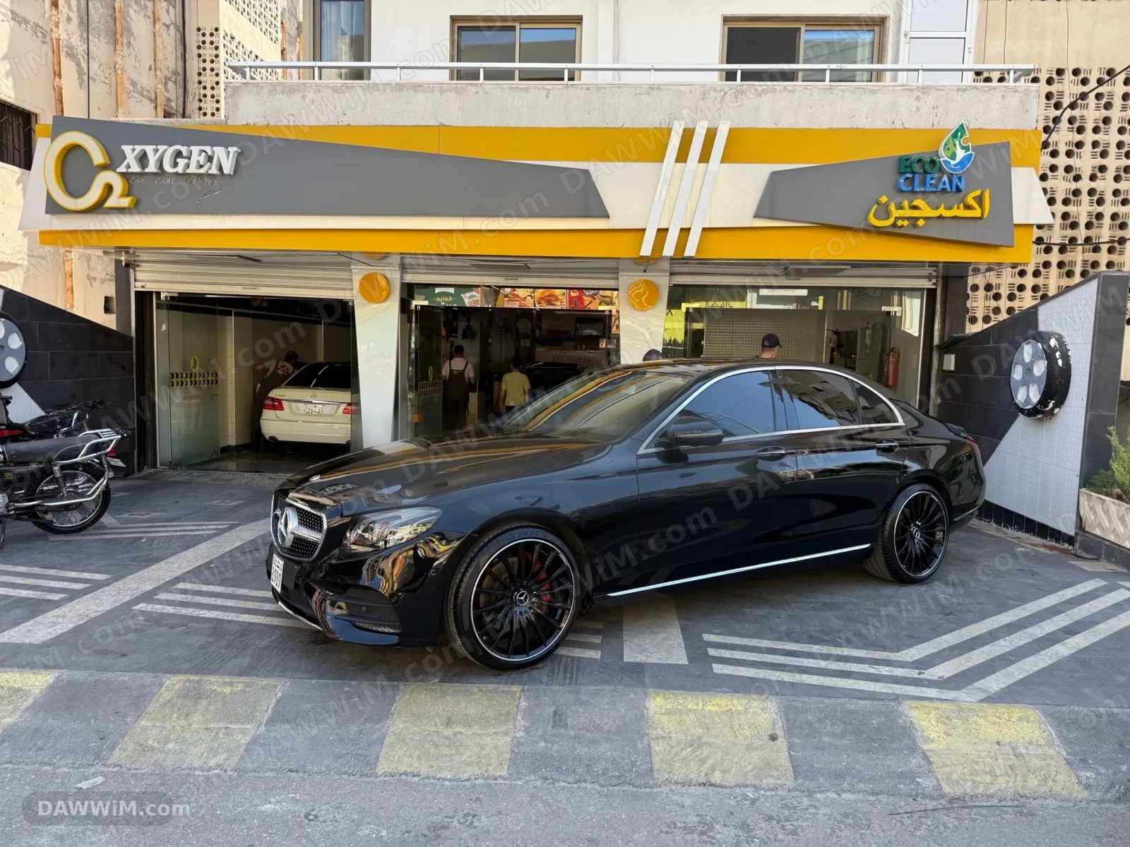 مرسيدس بينز 300 موديل 2018 للبيع