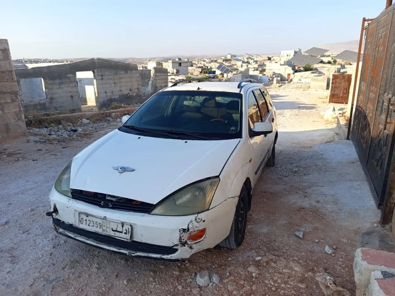 فورد كراون 2001 مازوت للبيع