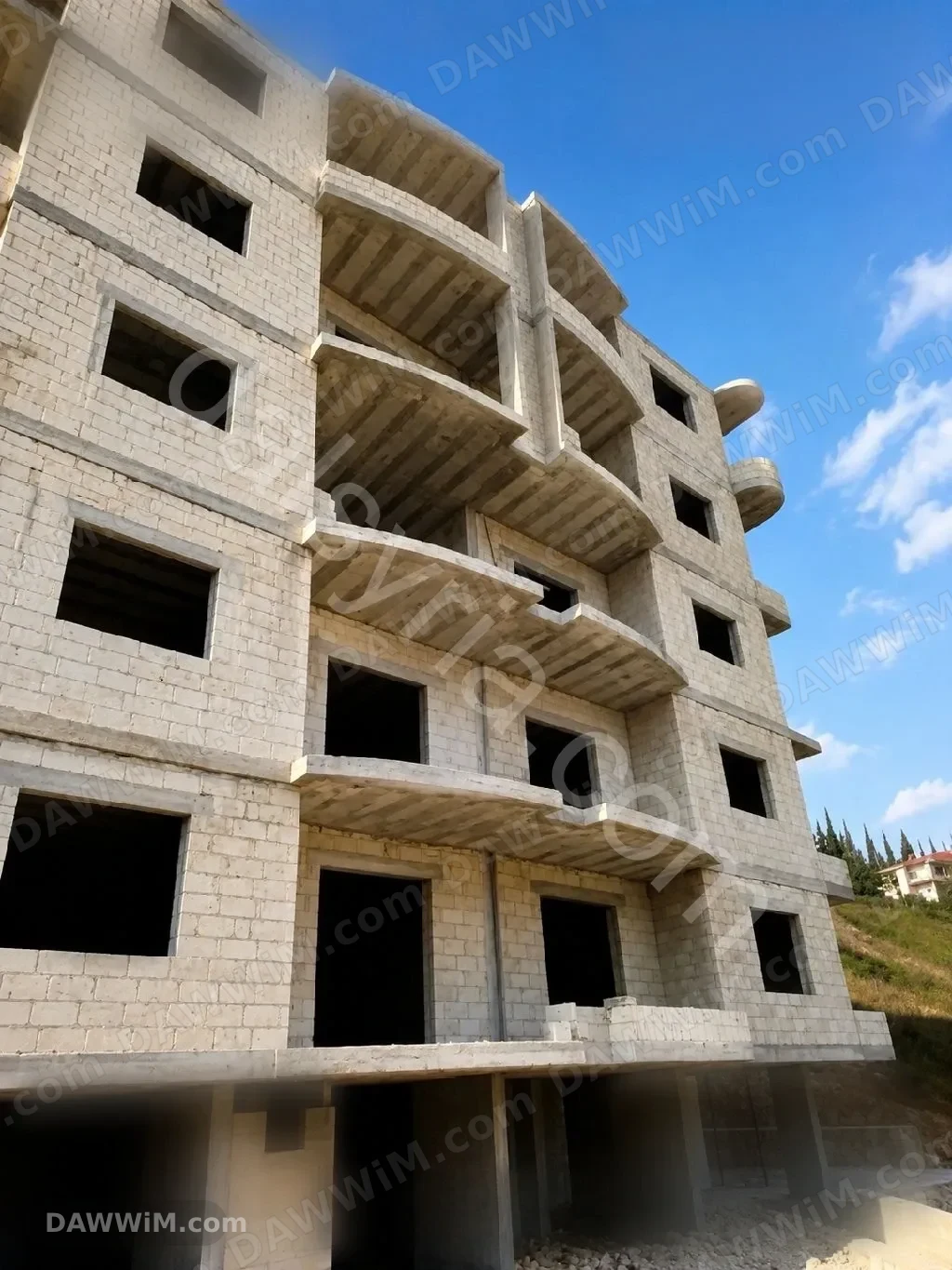 للبيع بناء سكني وتجاري في مشتى الحلو طرطوس