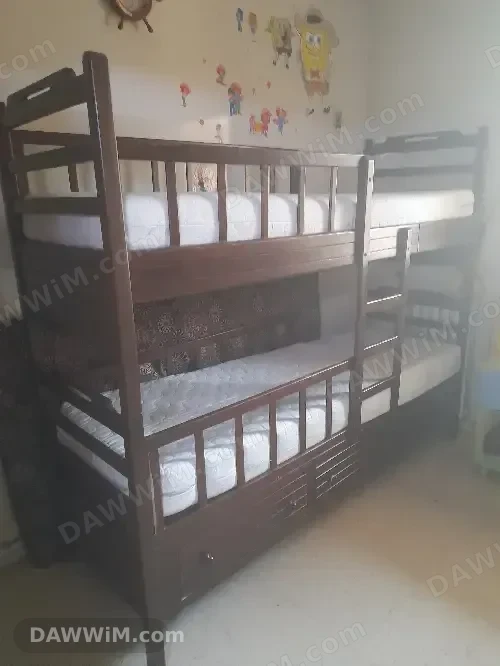 تخت طابقين خشب زان مع درج وفرشتين من شركة الهدى