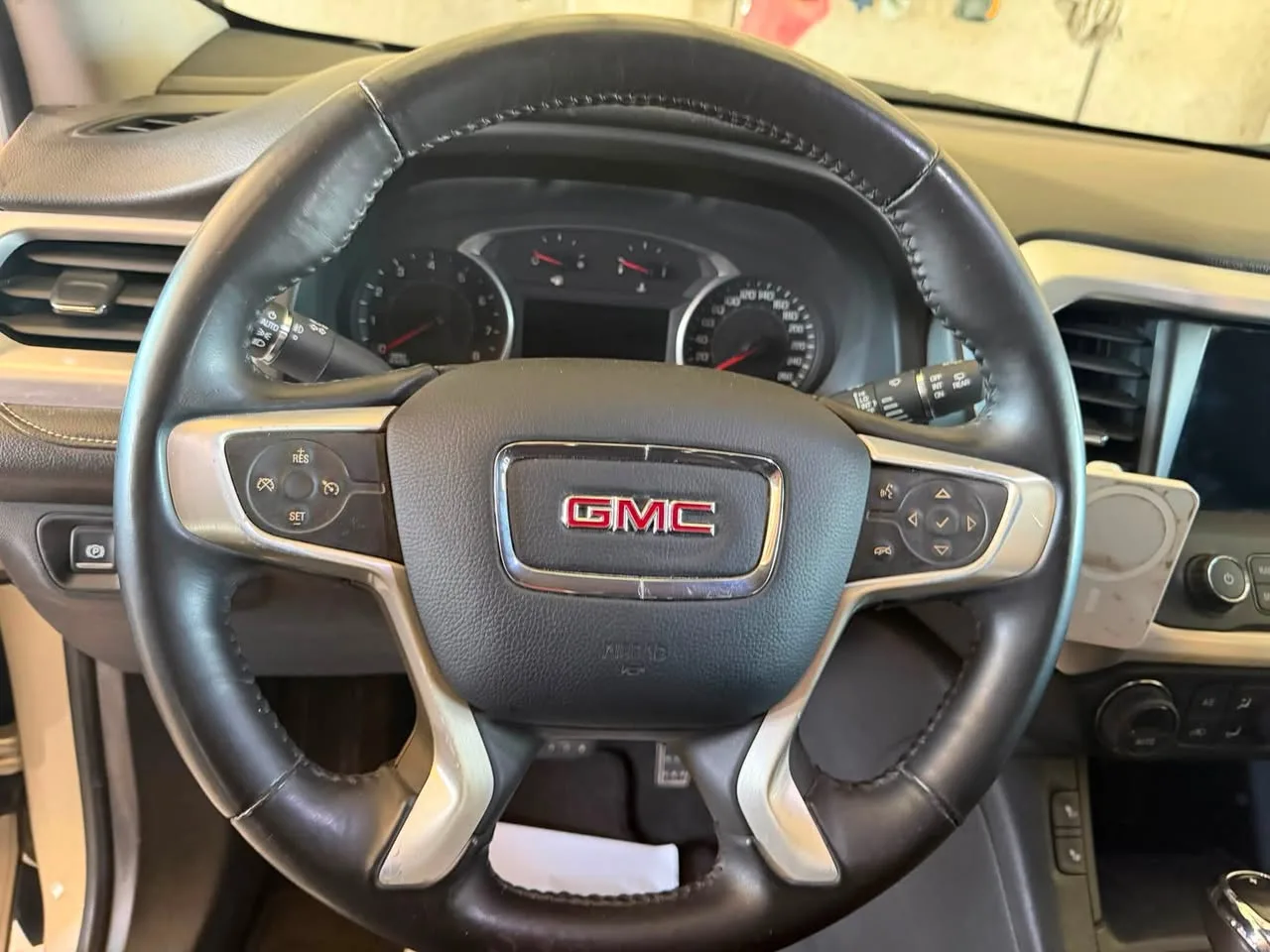 GMC Acadia Denali موديل 2017 محدث 2020 للبيع في دير الزور