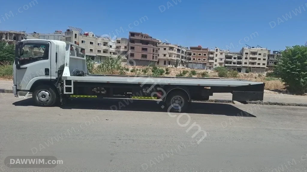سطحة لنقل السيارات في حمص