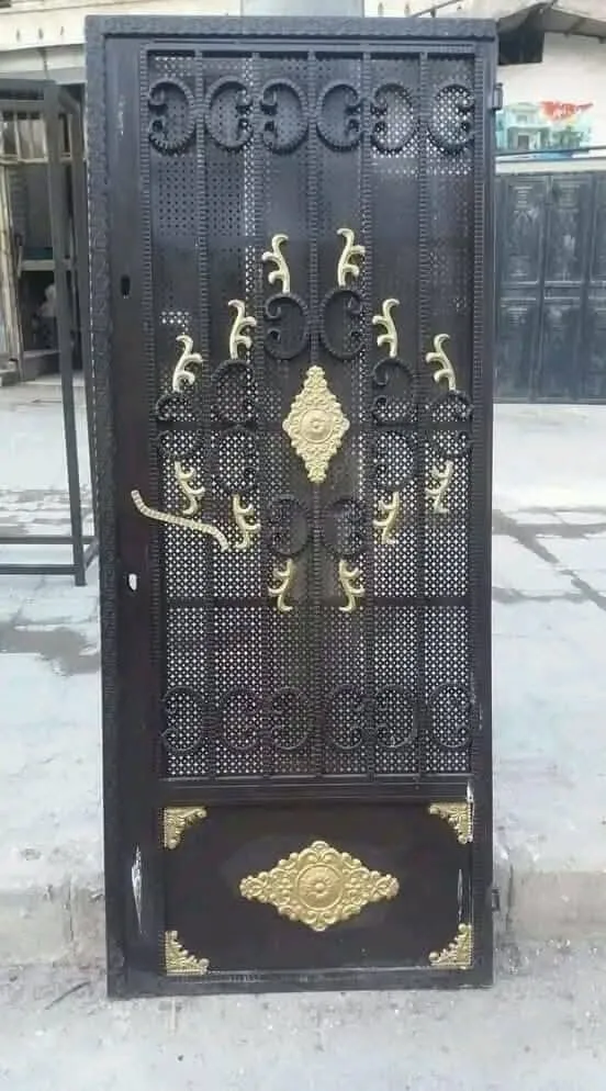 أبواب حماية حديدية جاهزة للبيع بمختلف القياسات