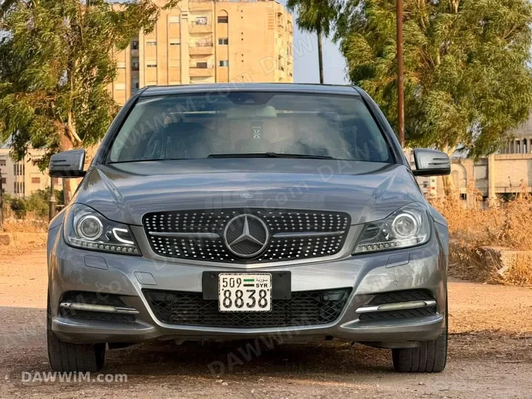 مرسيدس بينز C 200 موديل 2012