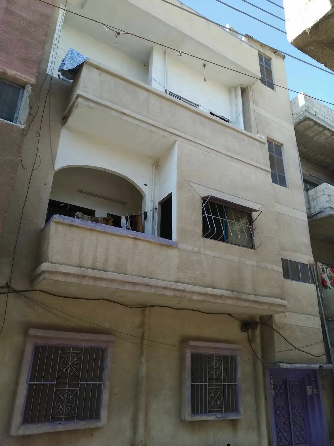 للبيع كتلة سكنية 3 طوابق وسطح في حي كاسر الضاهر