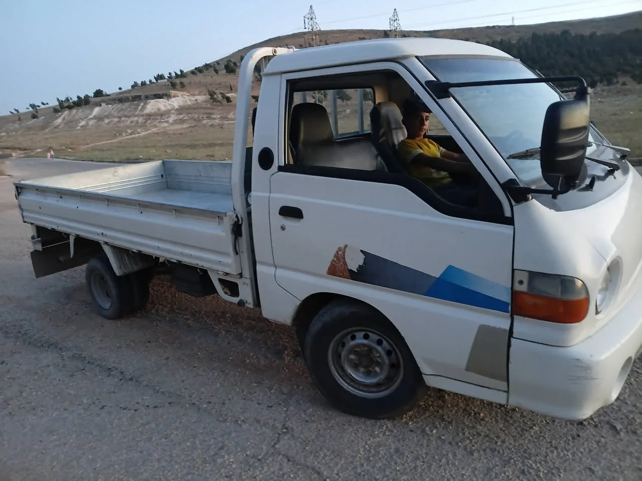 هيونداي موديل 2002 بسحب طويلة للتواصل عبر واتساب
