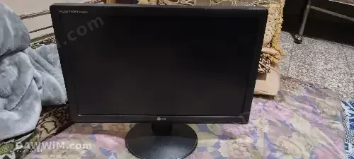 شاشة كمبيوتر LG للبيع - تعمل بشكل جيد ونظيفة