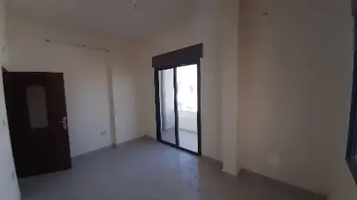 شقة للبيع بإكساء ممتاز في جرمانا - الجناين، شارع عريض والسوق التجاري