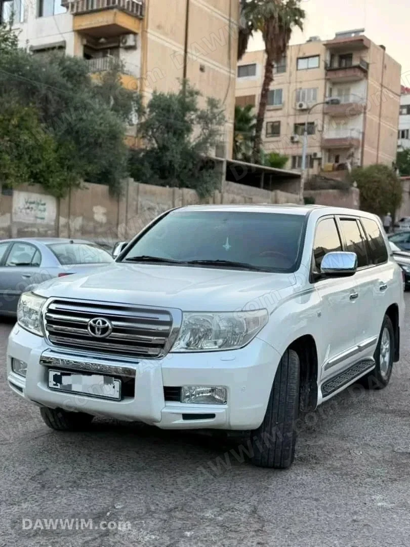 تويوتا لاند كروزر 2011