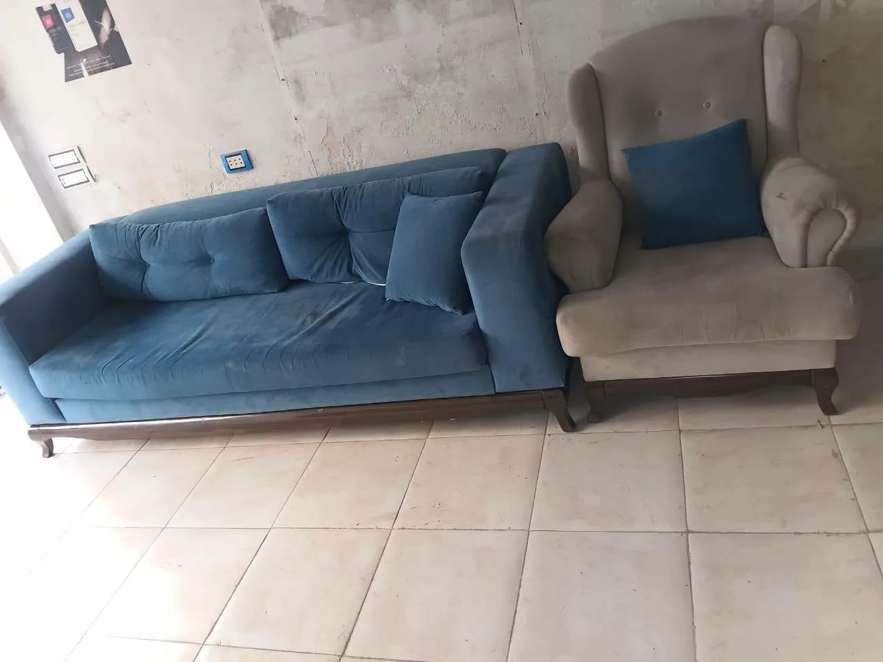 طقم كنبايات ثلاثي وكنبتين مع قواعد زان