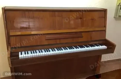 بيانو روسي بحالة جيدة جداً للبيع