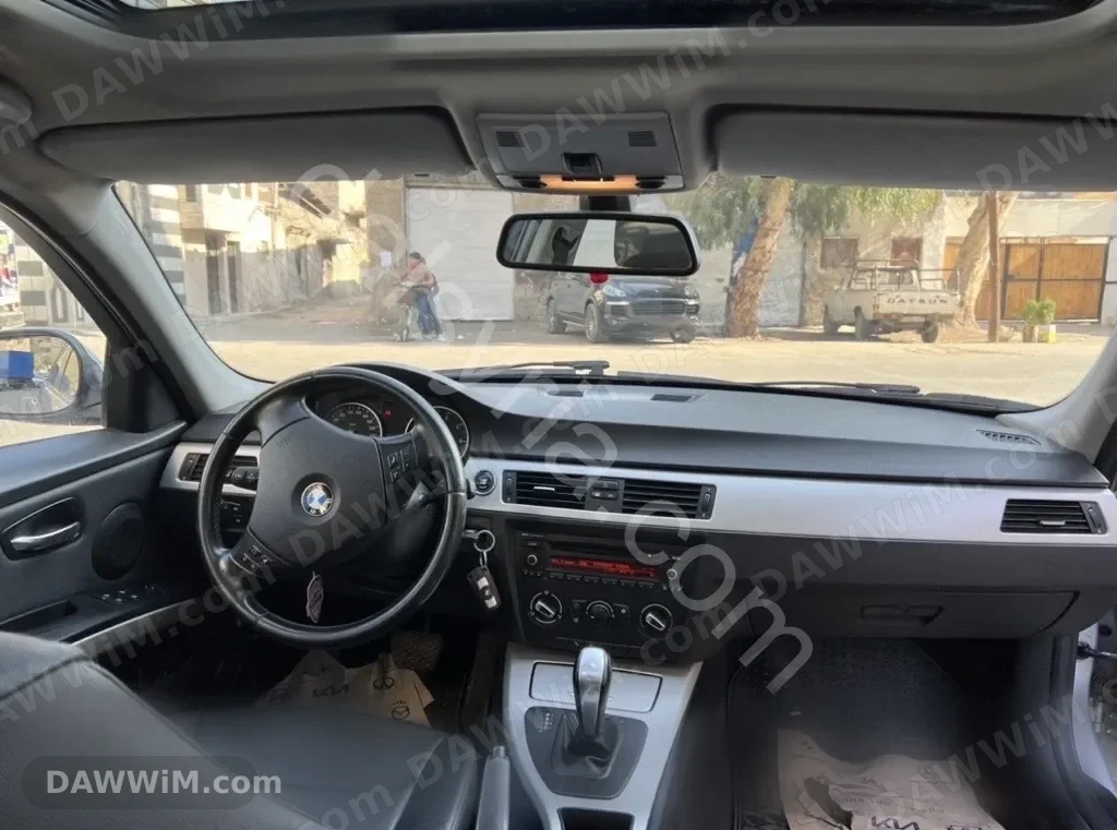 للبيع سيارة BMW 316i موديل 2011