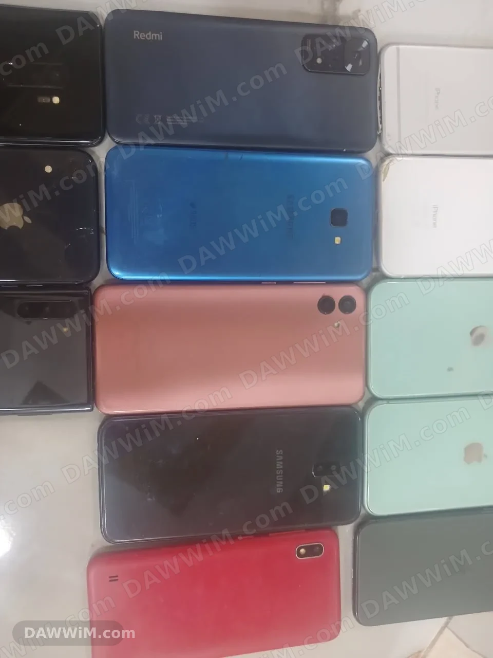 مجموعة هواتف وأيبادات وقطع صيانة وإكسسوارات للبيع