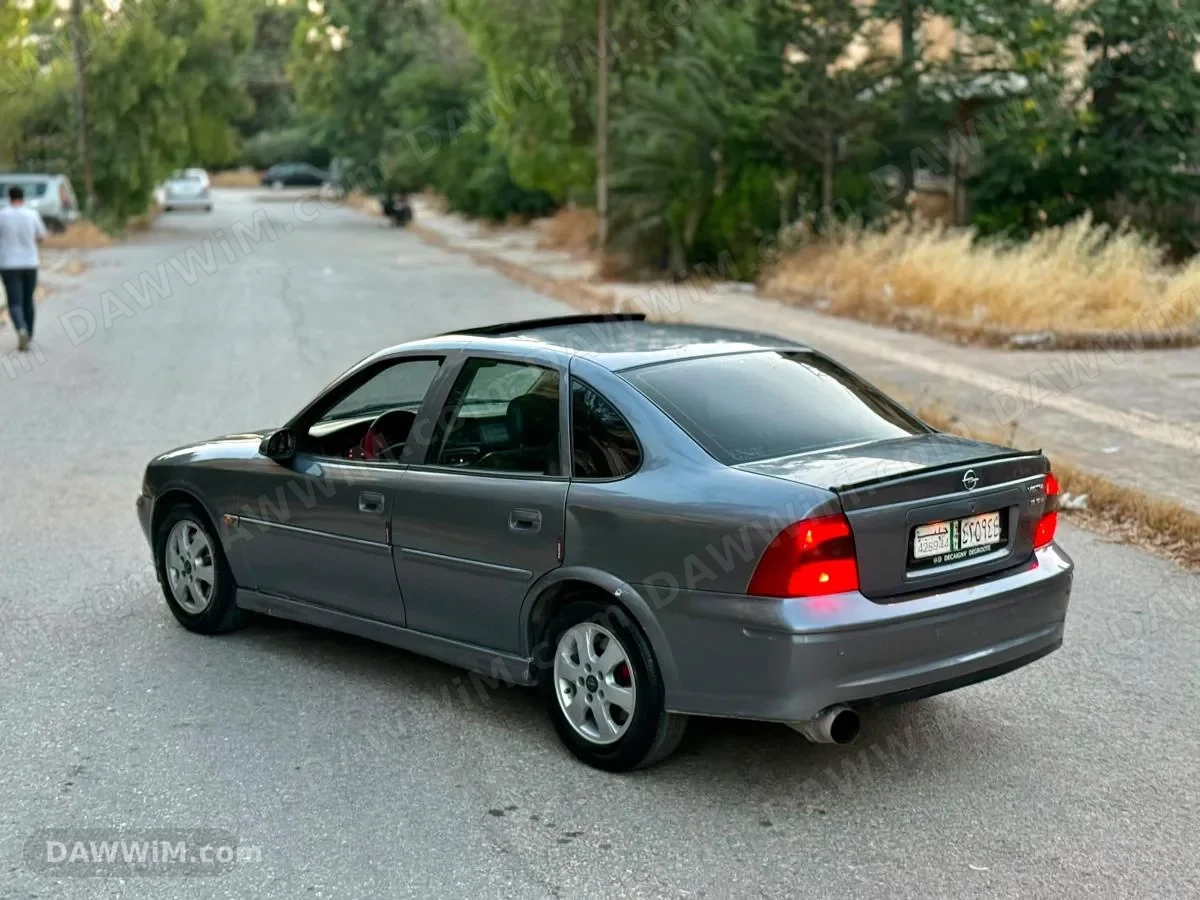 سيارة أوبل فيكترا موديل 2002 بحالة جيدة