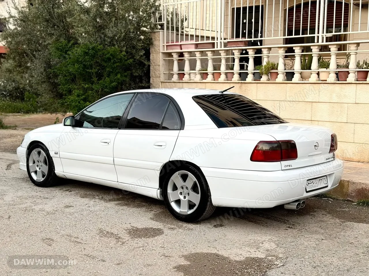 أوبل أوميغا للبيع موديل 2000 بحالة ممتازة