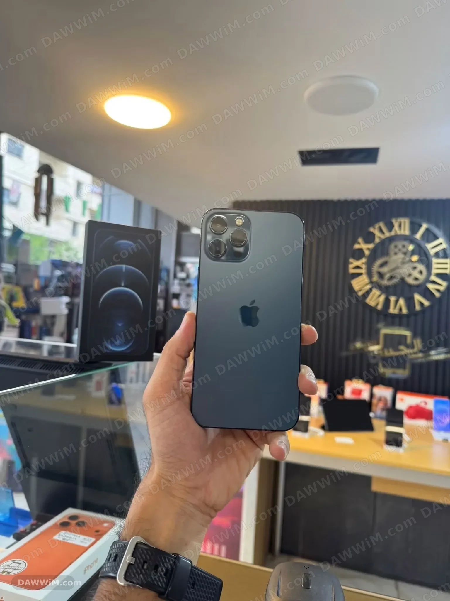 iPhone 12 Pro Max مستعمل بحالة ممتازة