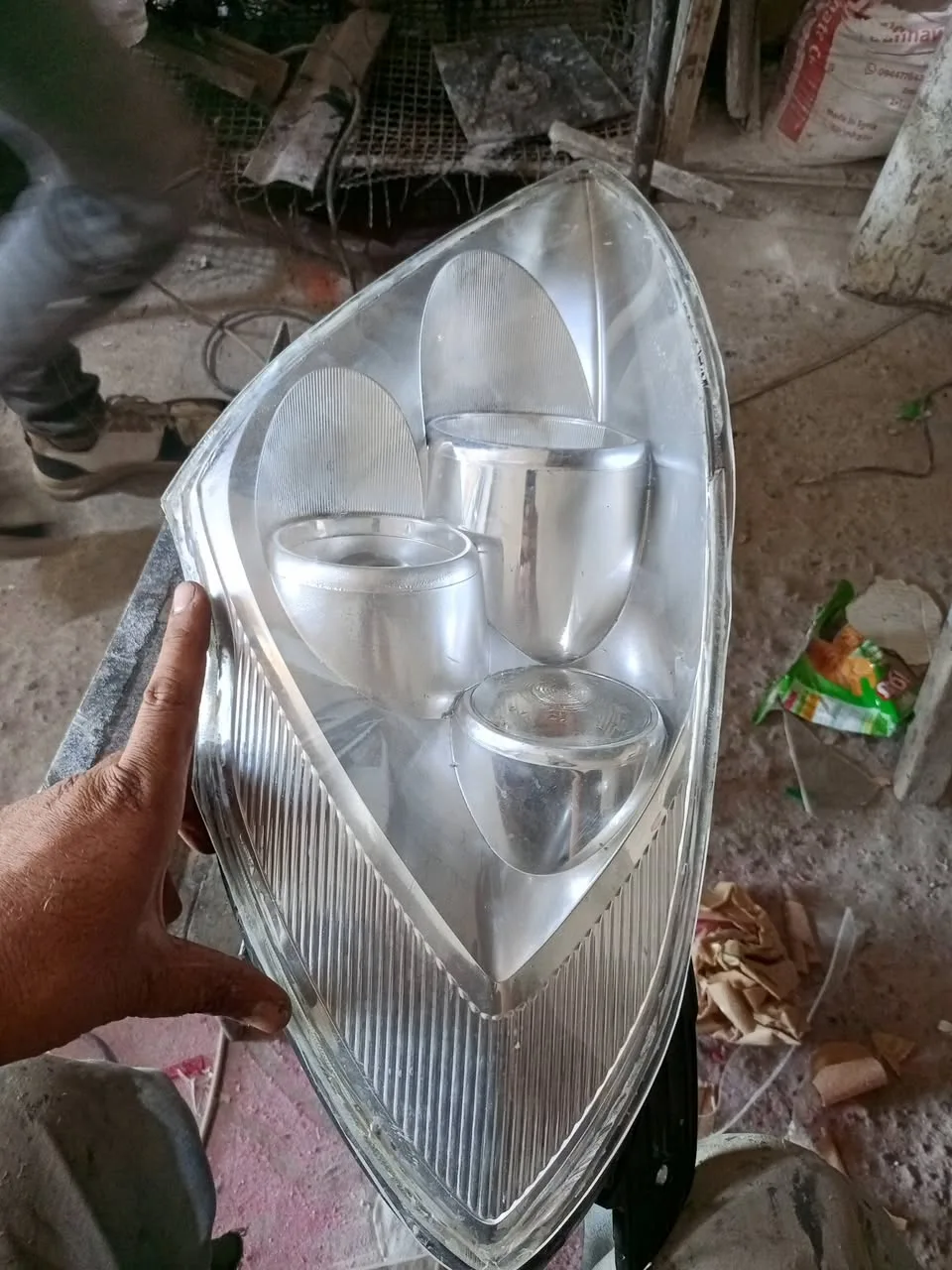 خدمة إصلاح ضو أمامي كرنفال وتغيير البلورات