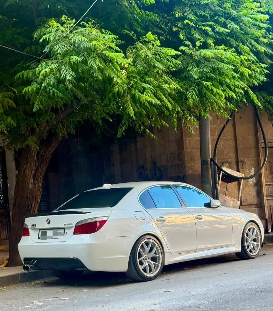 سيارة BMW 525i موديل 2006 محدثة 2010 ومجهزة بالكامل