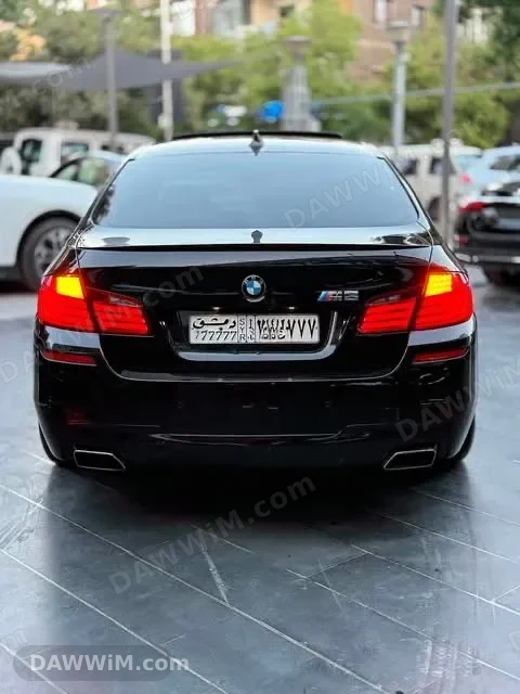 سيارة بي إم دبليو BMW 550i موديل 2011