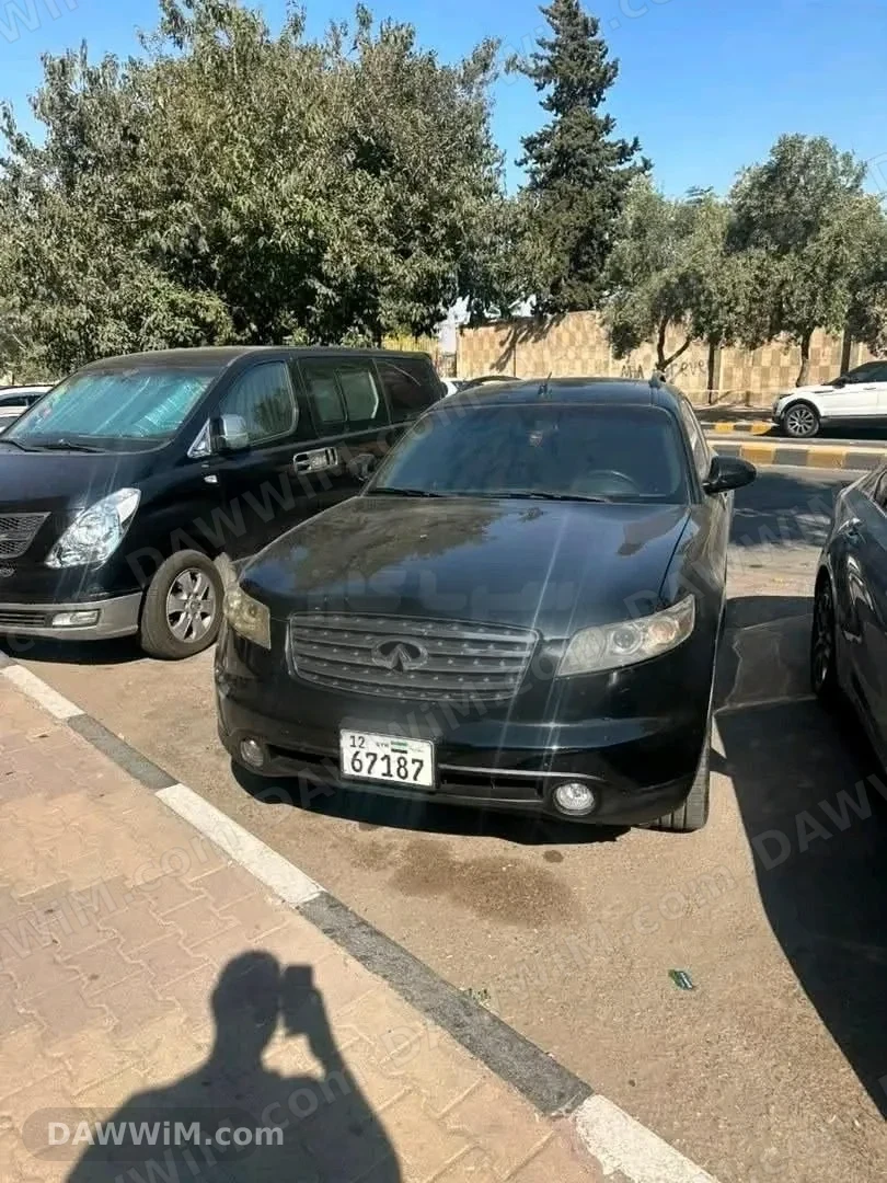 سيارة انفينيتي FX35 موديل 2005