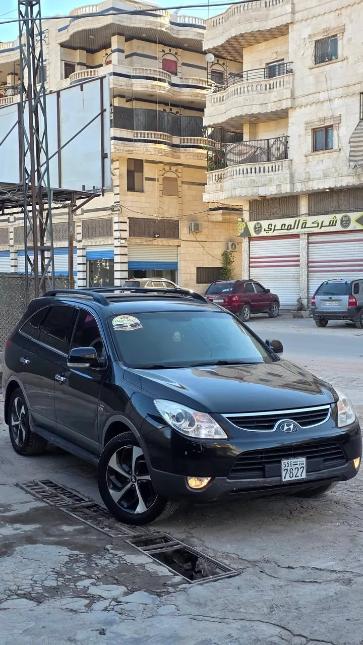 سيارة هيونداي معروضة للتسويق والبيع
