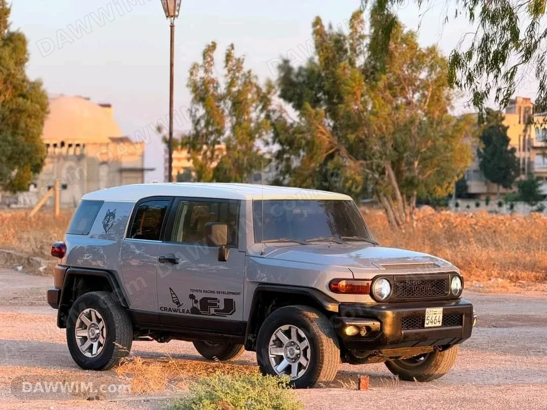 تويوتا FJ موديل 2015