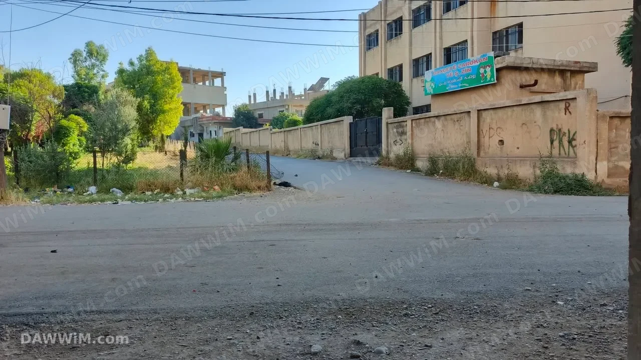شقة طابق أرضي على العظم للبيع في ديريك