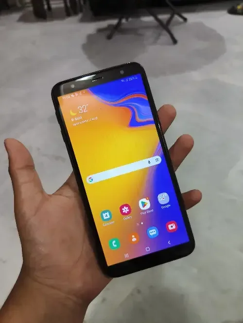 سامسونج J6+ مستعمل نظيف مع كرتونة